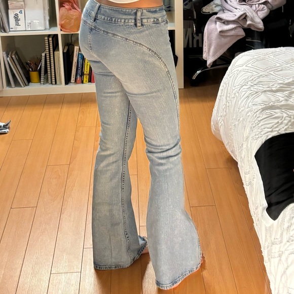Super low rise, light wash bootcut jeans - Picture 3 of 6